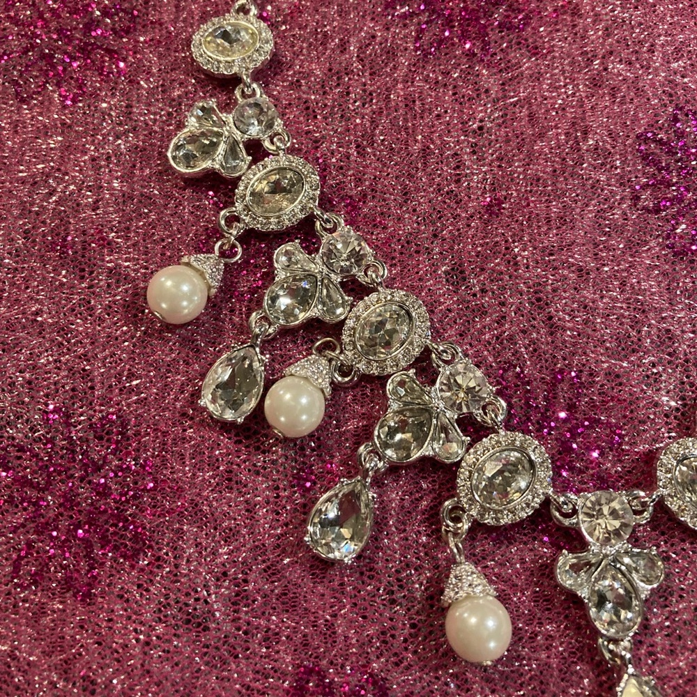 Vintage Crystals & Pearls Necklace - Picture 4 of 8